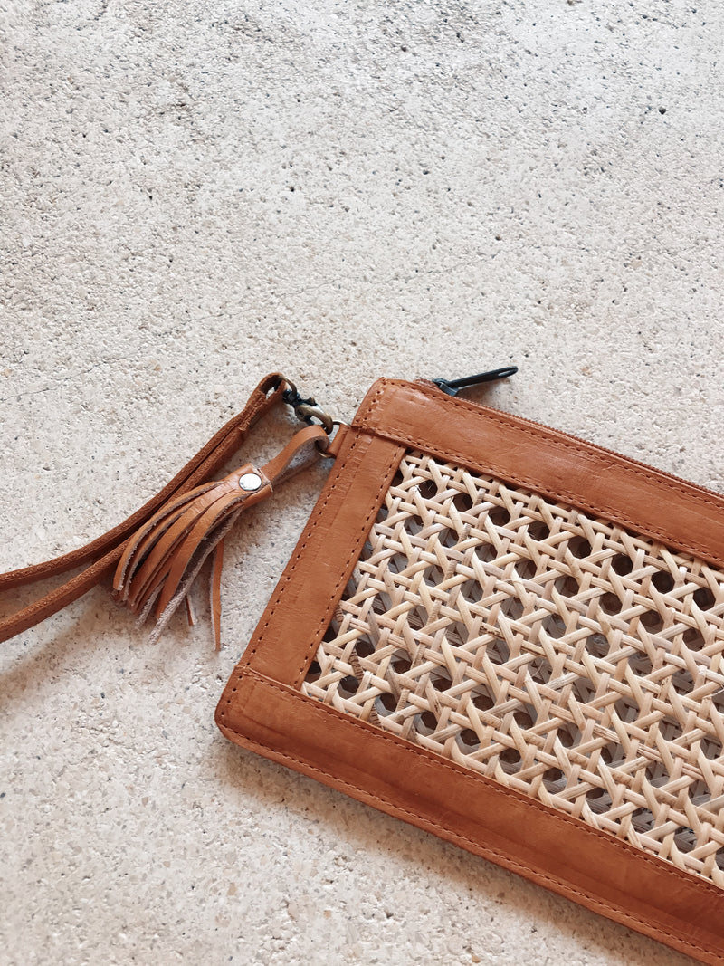 Pochette cannage et cuir camel